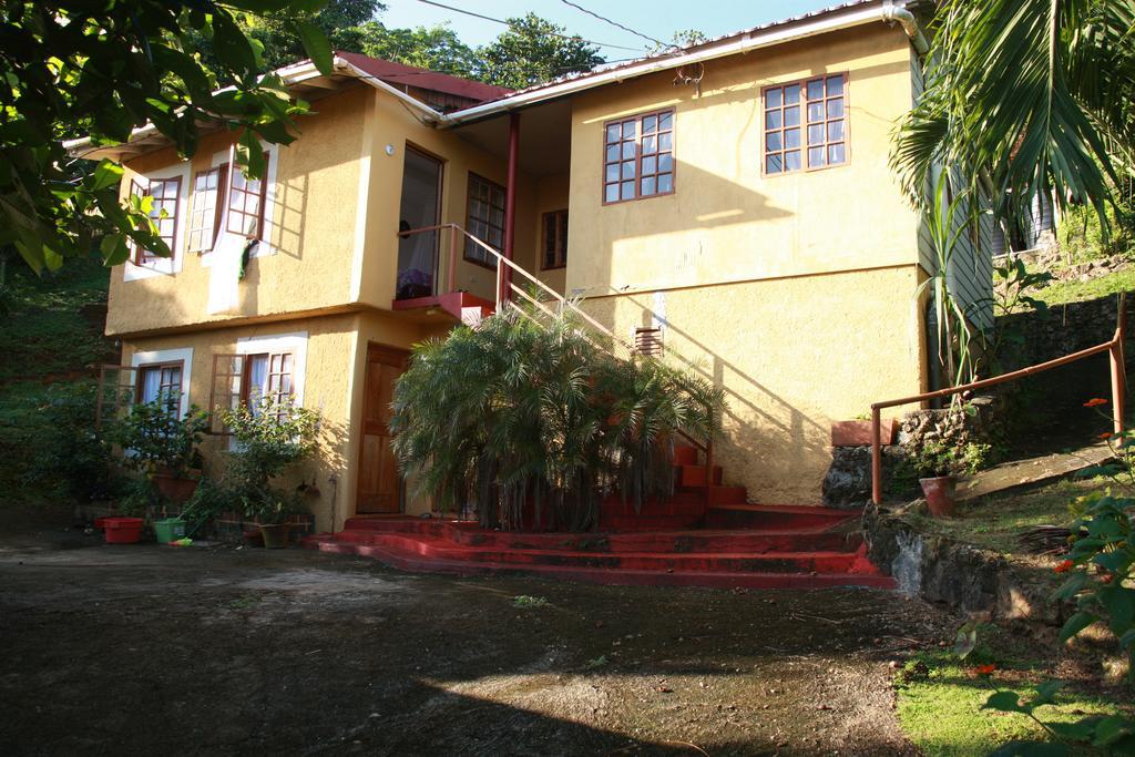 La Familia Guest House And Natural Farm ปอร์ตอันโตนิโอ ภายนอก รูปภาพ